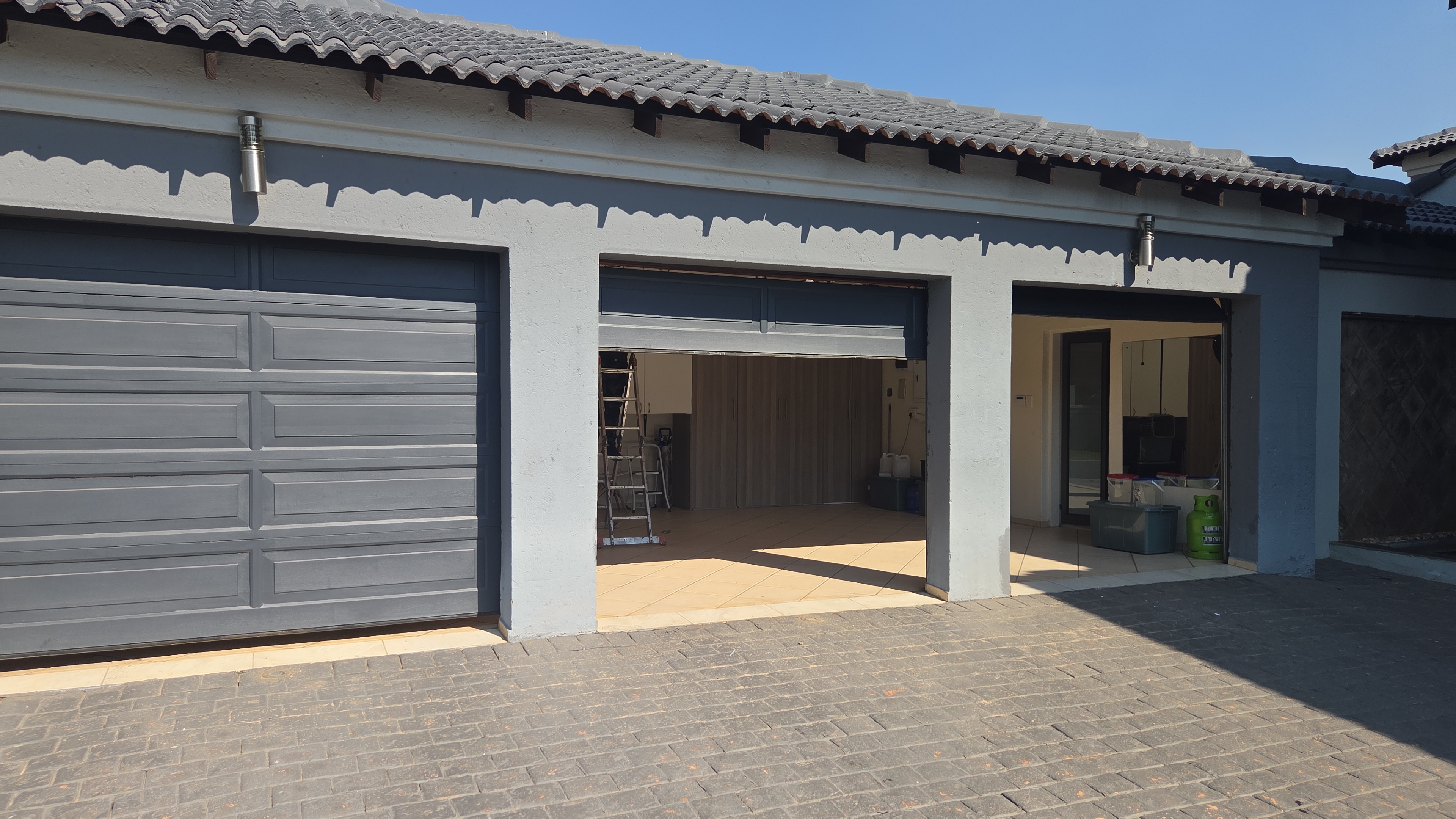 Residential garage doors installed on a home in Krugersdorp